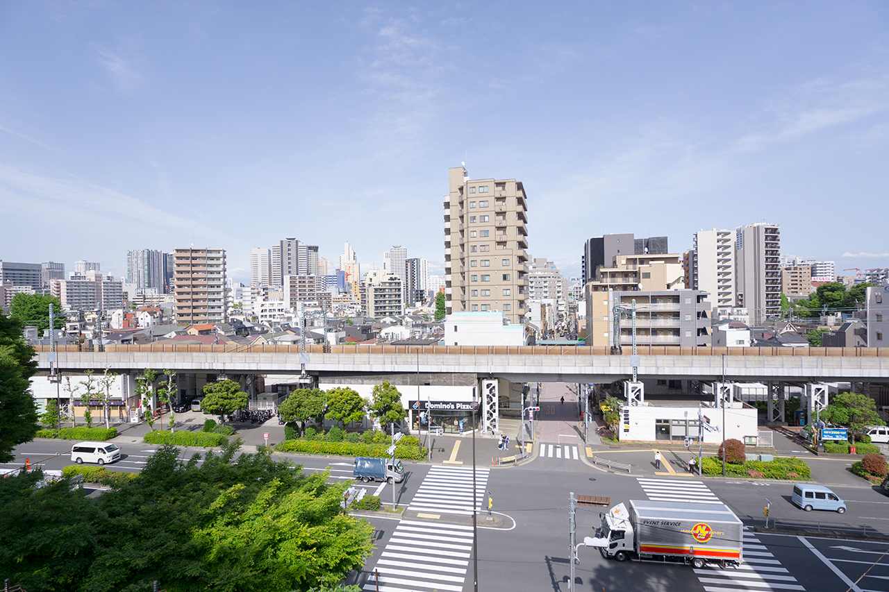 富士塚山頂から見える北品川の街並