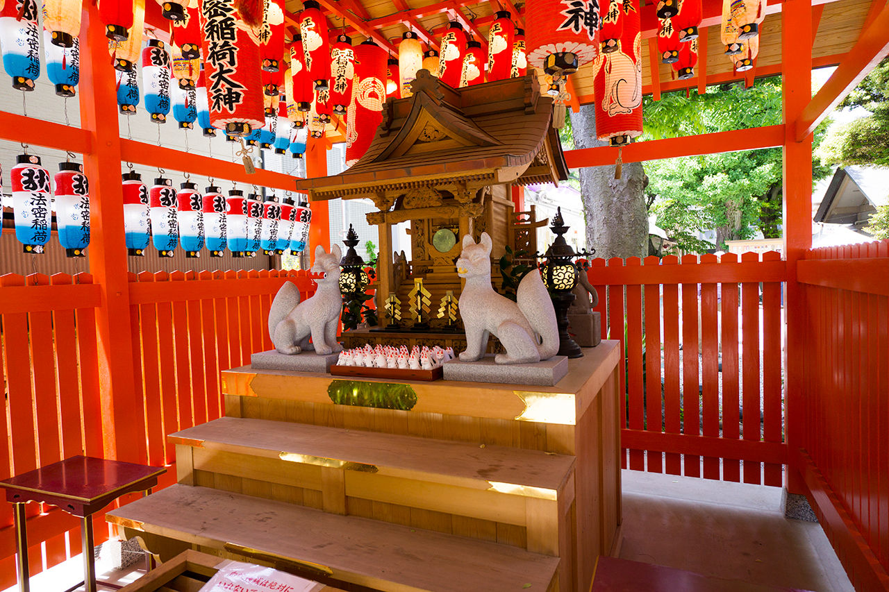 法密稲荷社 社殿横から