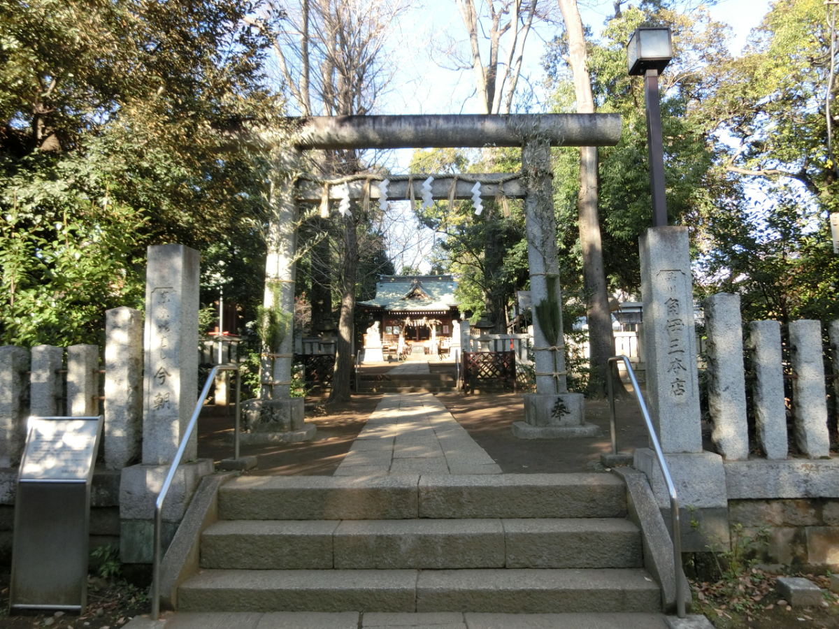 鳥居と拝殿