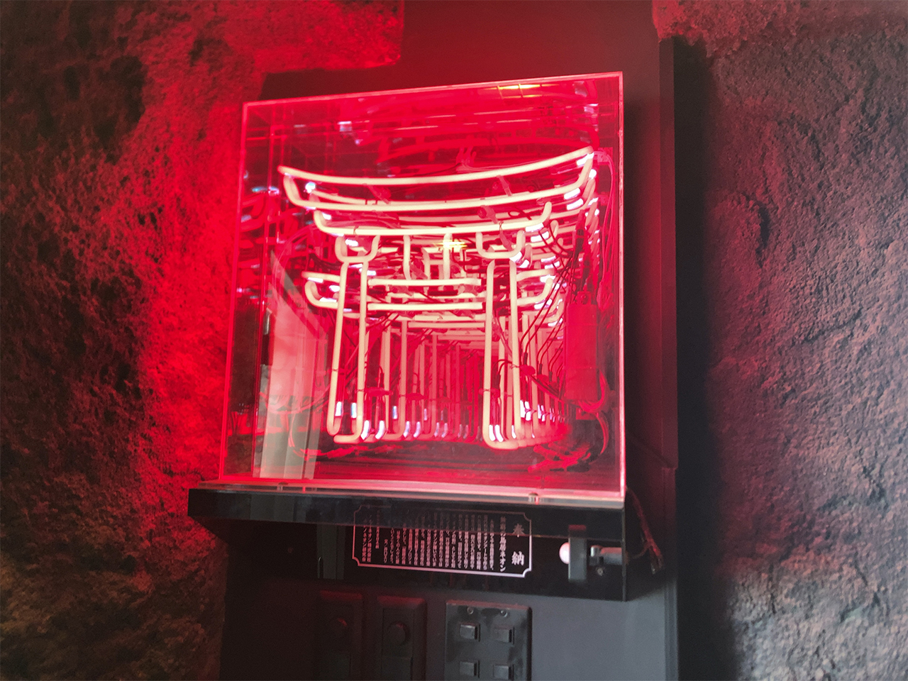 ネオンの千本鳥居