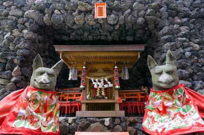 穴守稲荷神社 福徳稲荷と稲荷像