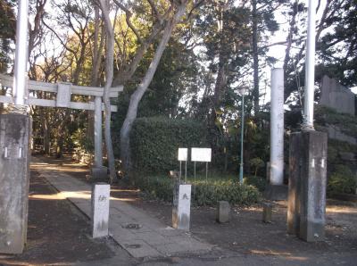 喜多見氷川神社 鳥居と社号標