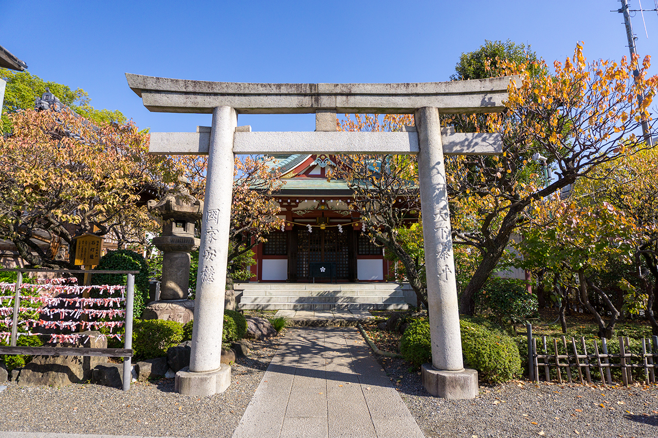 御嶽神社 鳥居と社殿