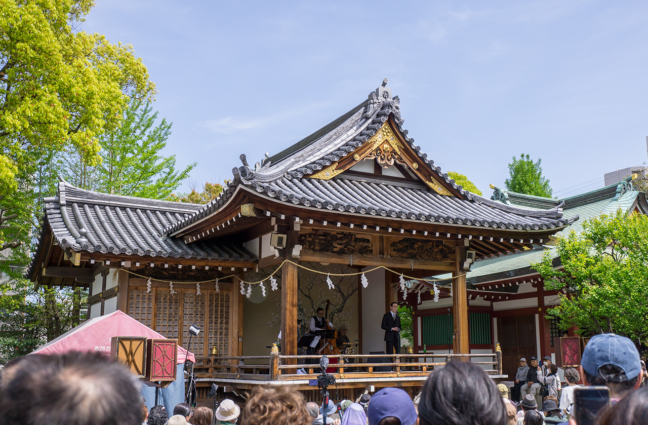 藤まつりの神楽殿