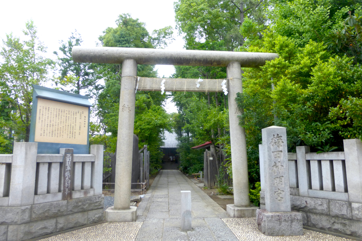 鳥居と拝殿
