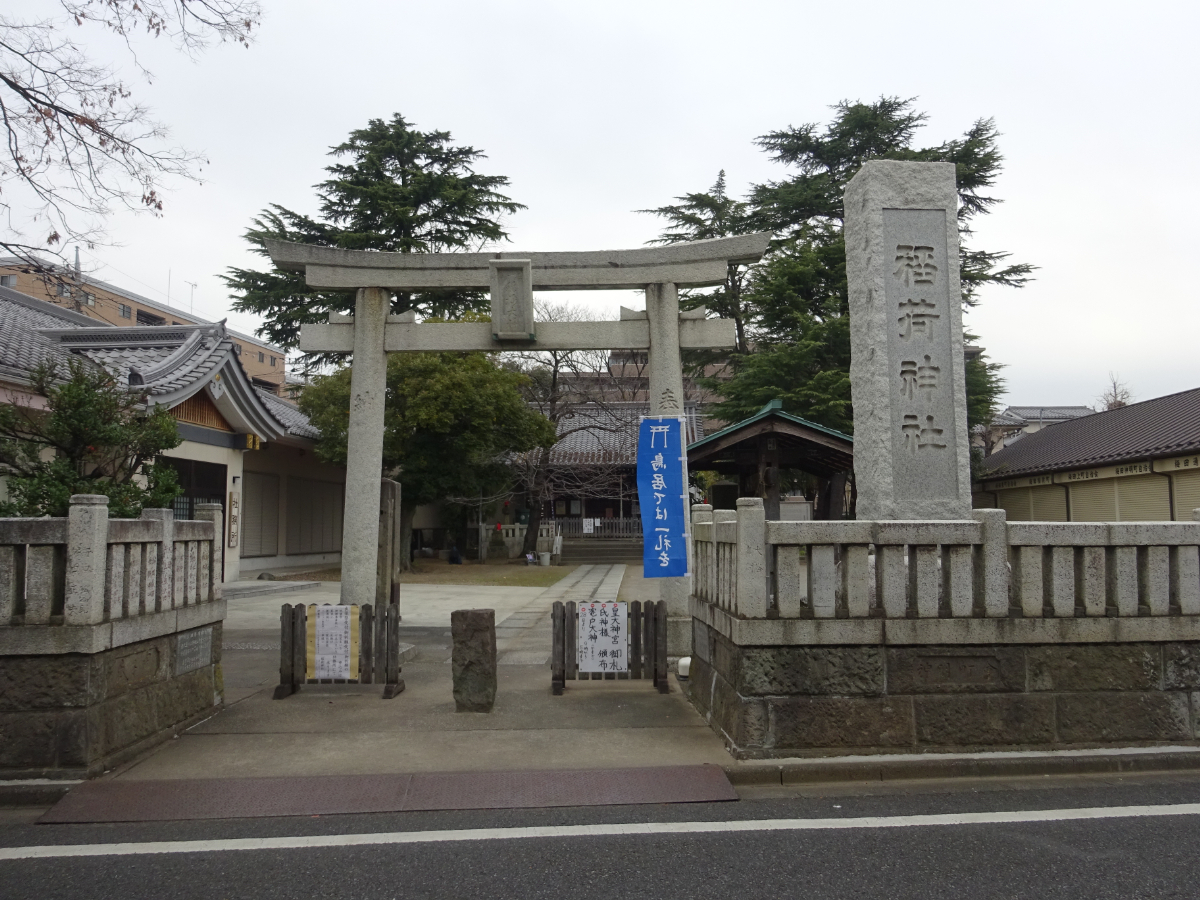 鳥居と拝殿
