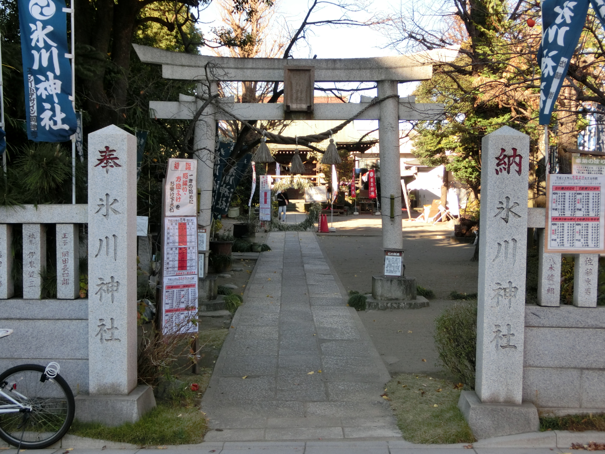 鳥居と拝殿