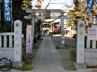 江北氷川神社 鳥居と拝殿