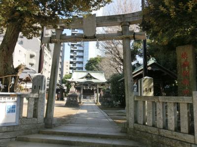 稲荷神社 鳥居と拝殿