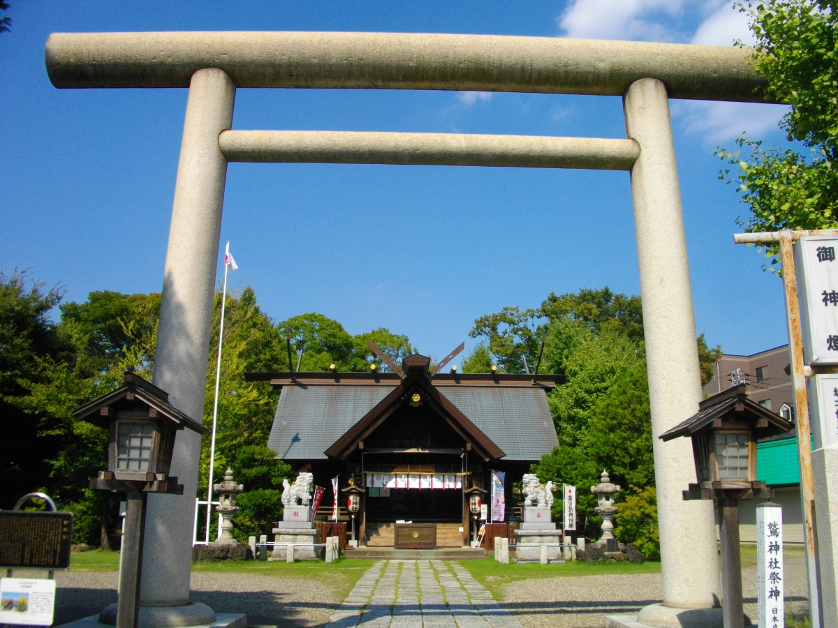 鳥居と拝殿
