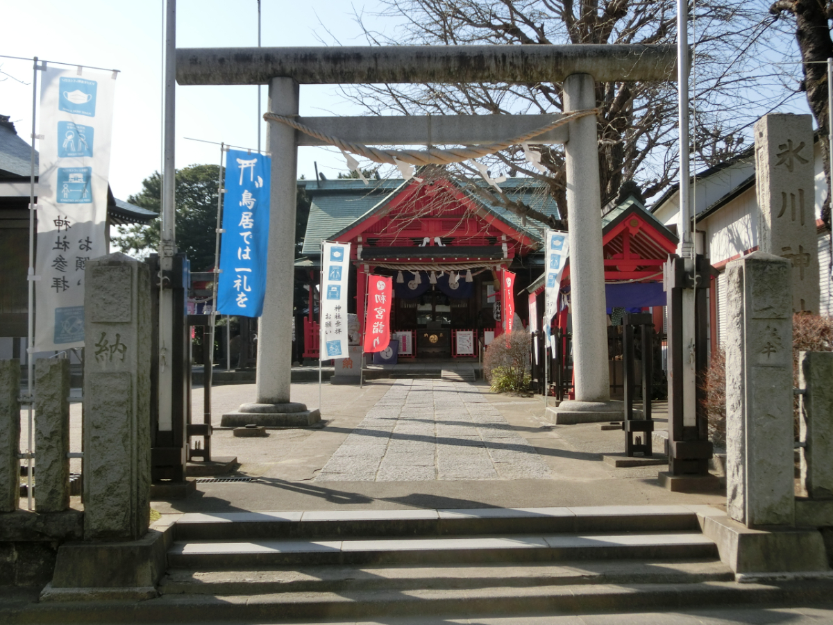 鳥居と拝殿