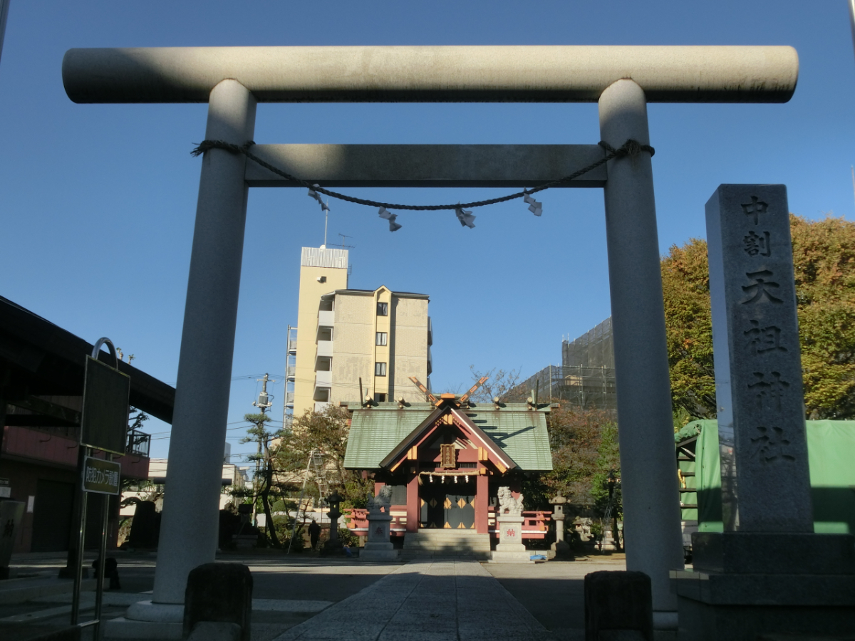 鳥居と拝殿