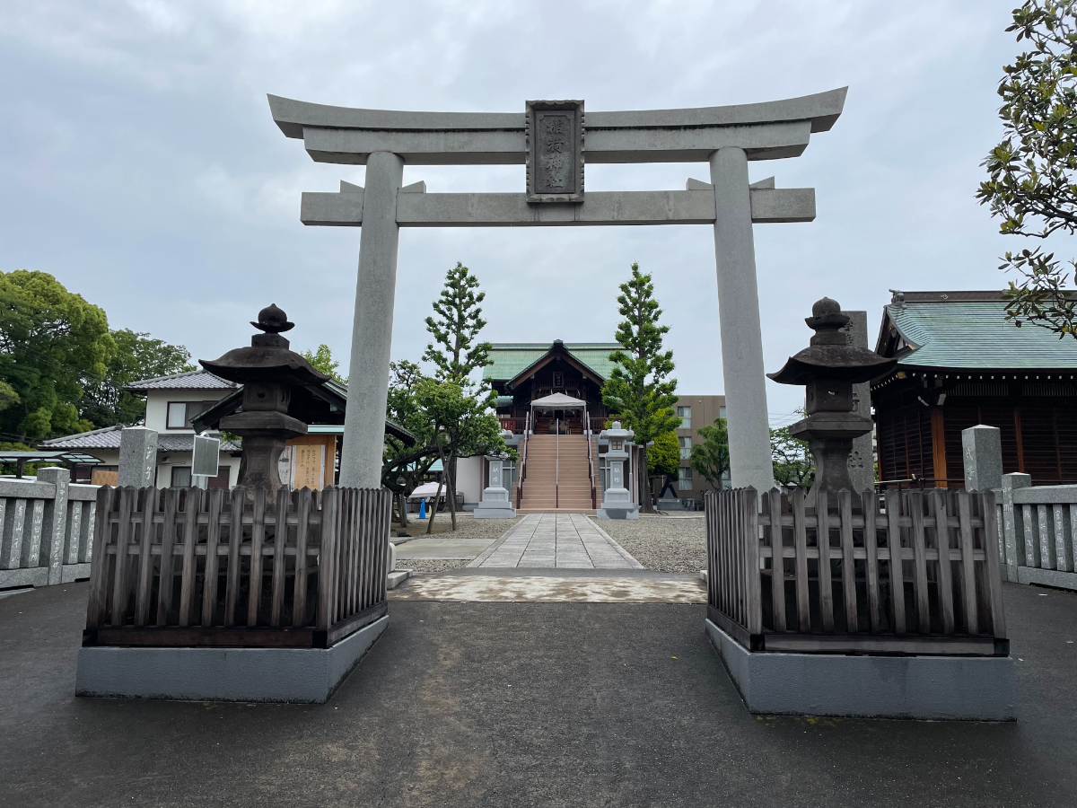 鳥居と拝殿