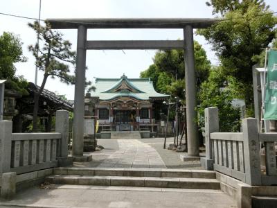 平井諏訪神社 鳥居と拝殿