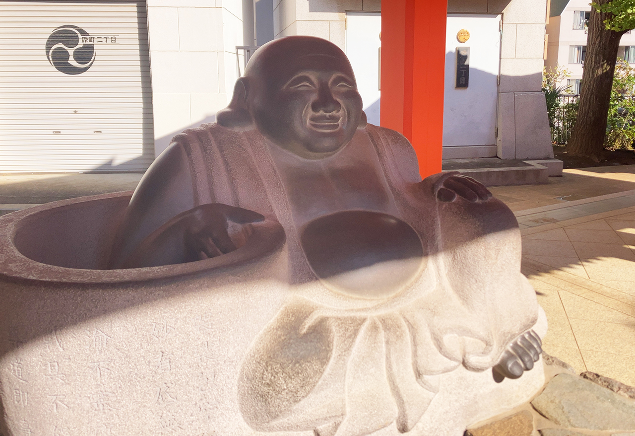 布袋尊舎の布袋像