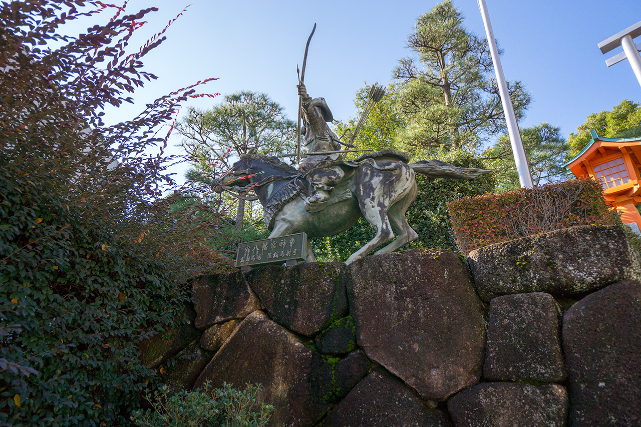 流鏑馬像
