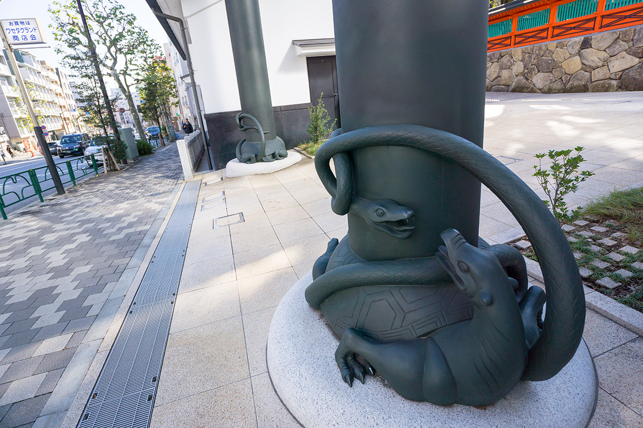 北参道鳥居のキトラ玄武