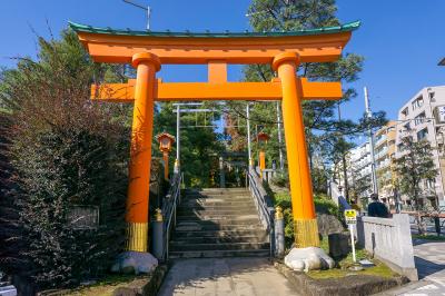 穴八幡宮 正面参道鳥居