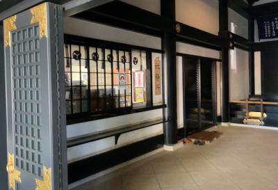 穴八幡宮 社務所