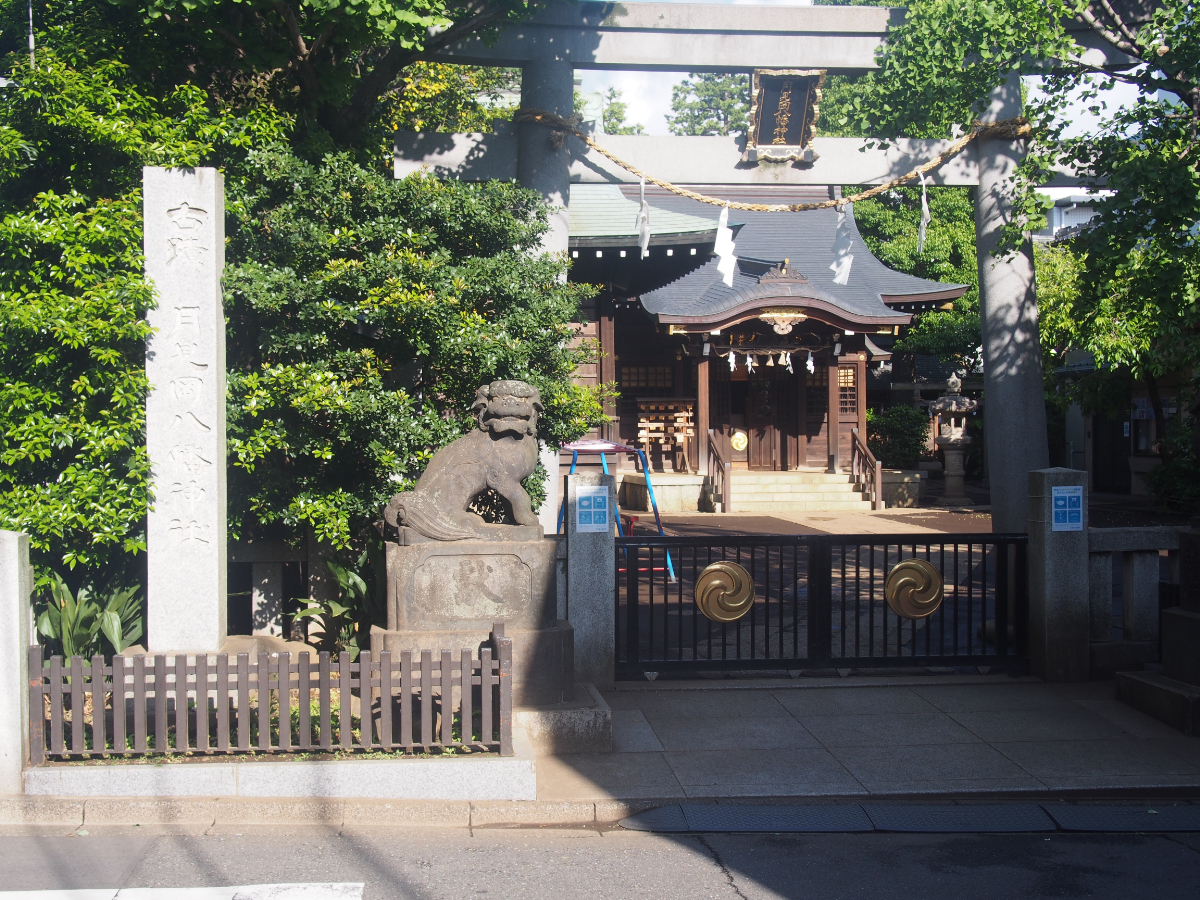 鳥居と拝殿