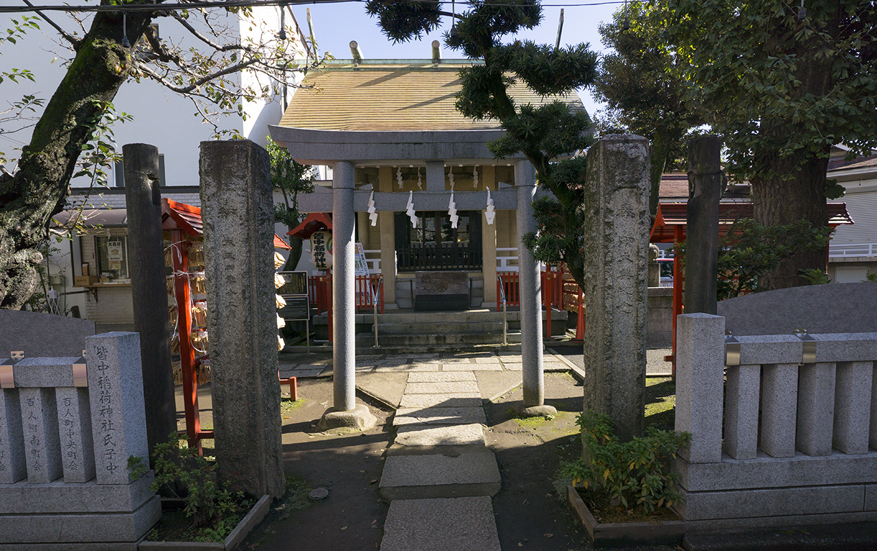 社殿前の鳥居