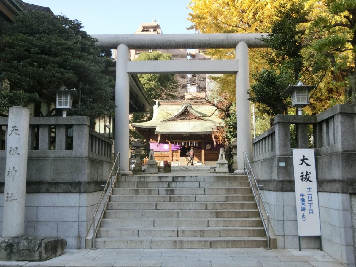 鳥居と拝殿