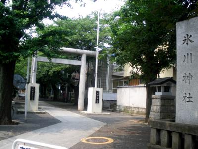 池袋氷川神社 鳥居と社号標