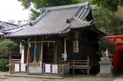 池袋御嶽神社 鳥居と拝殿