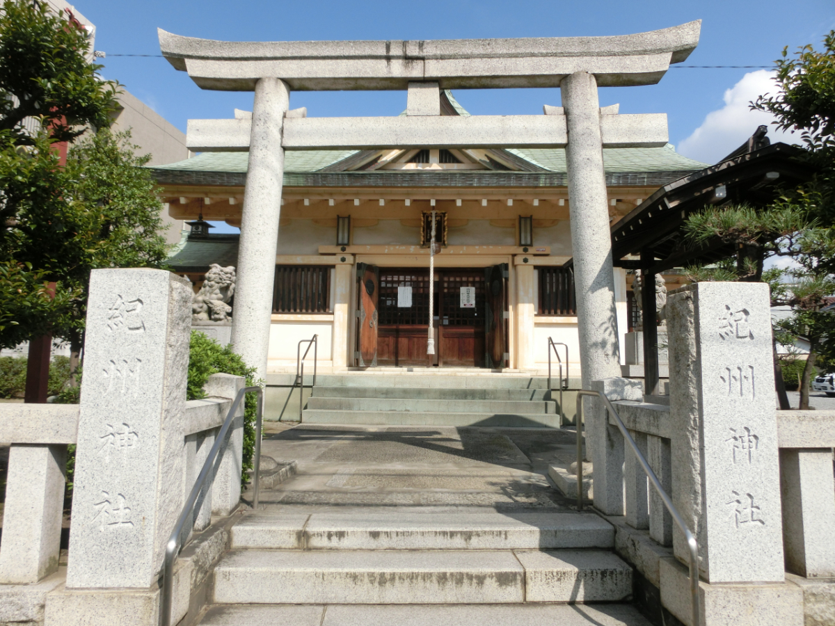 鳥居と拝殿