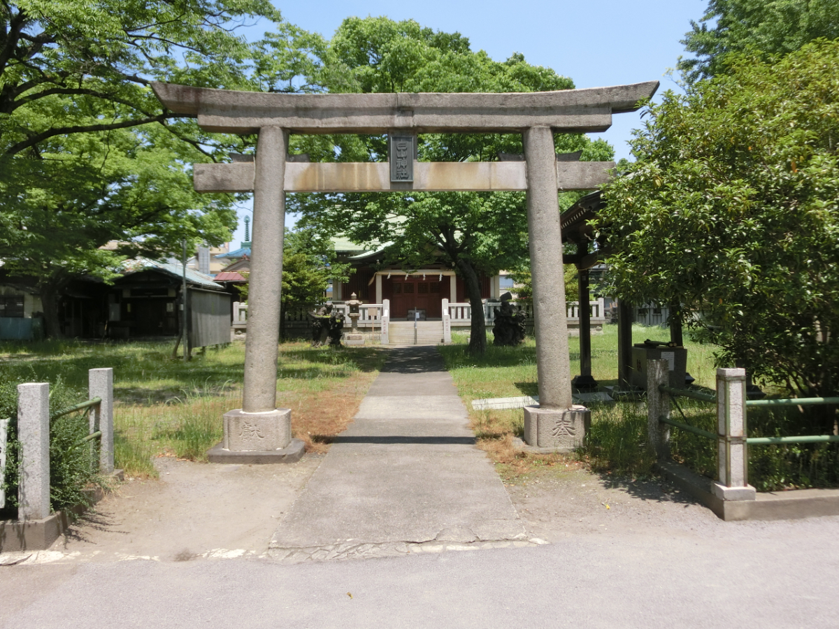 鳥居と拝殿