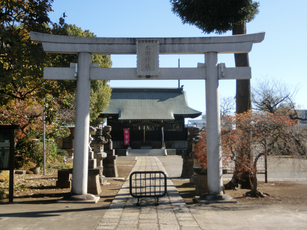鳥居と拝殿