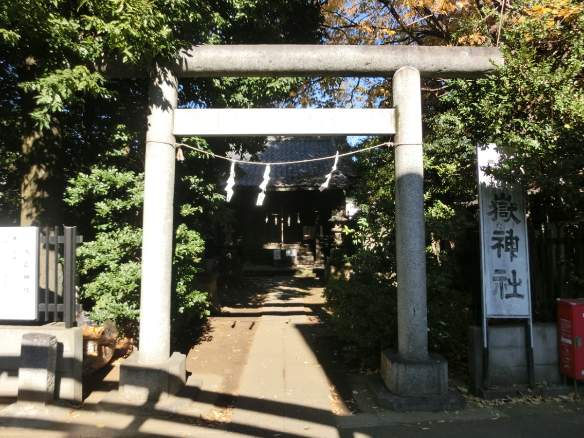 鳥居と拝殿