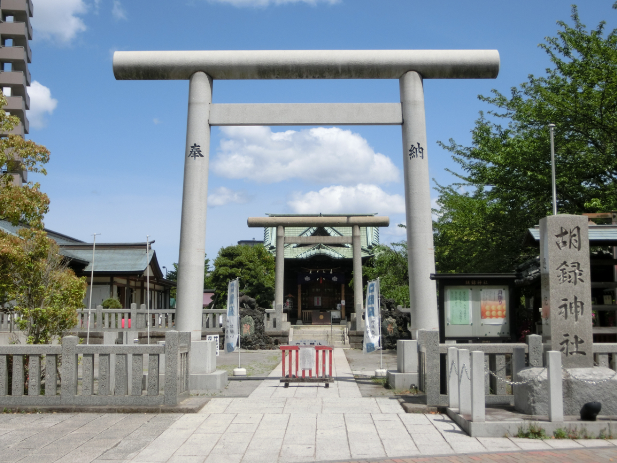 鳥居と拝殿