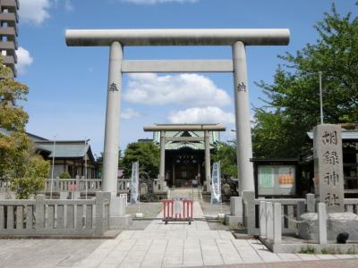 胡録神社 鳥居と拝殿