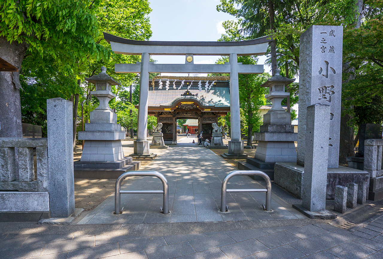社号標と大鳥居