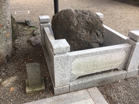 亀石