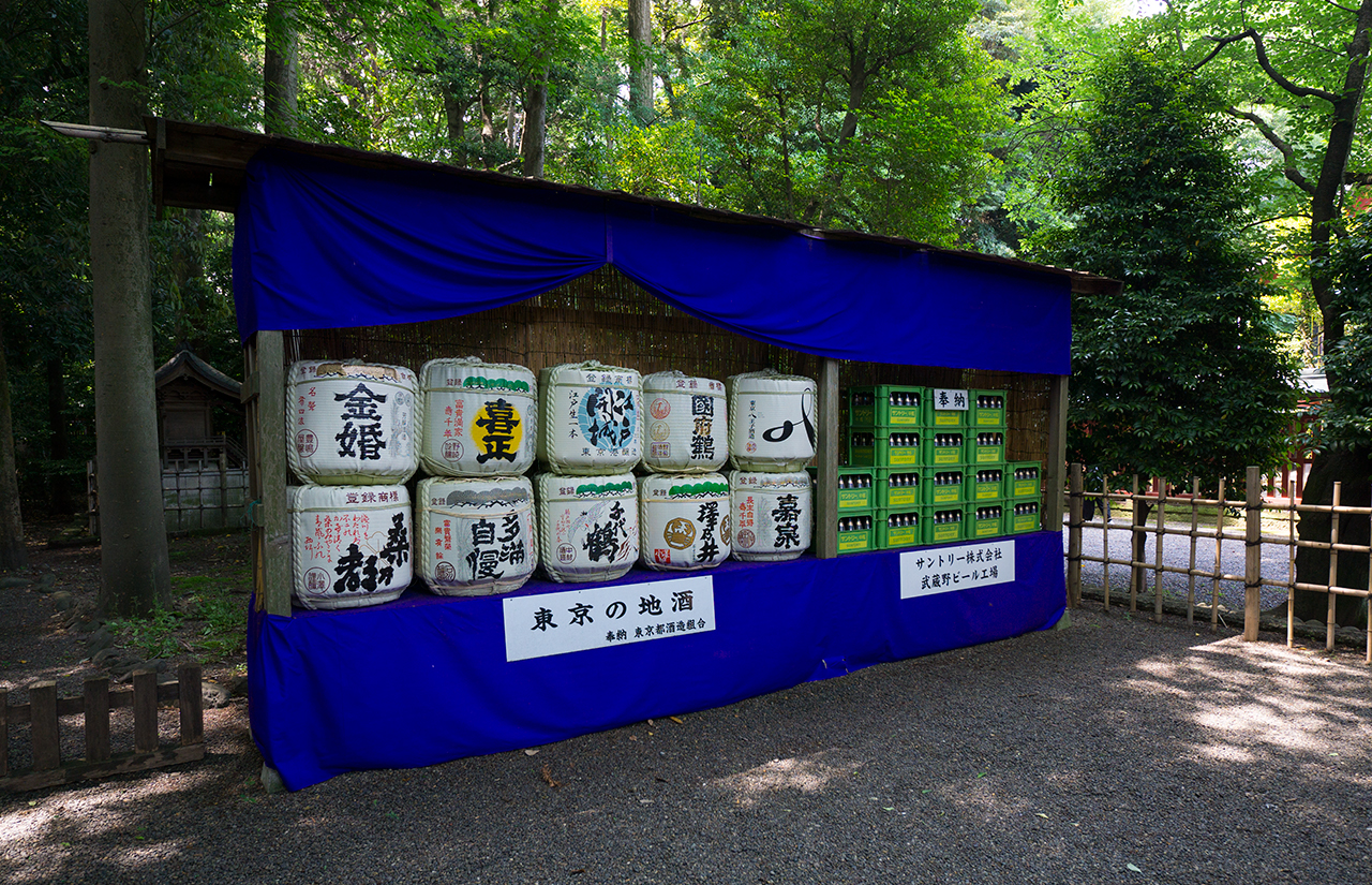 奉納された酒樽