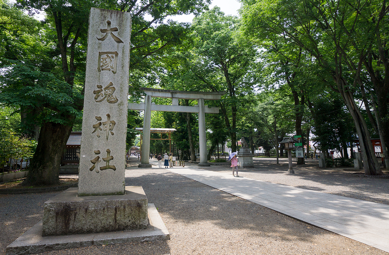 社号標と大鳥居