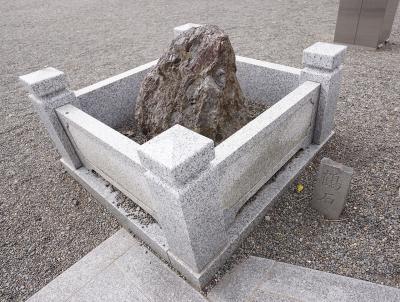 大國魂神社 鶴石