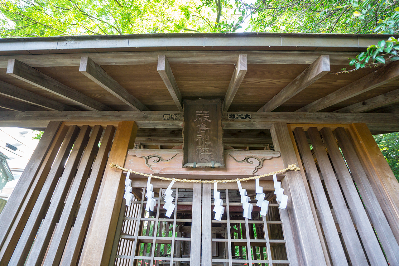 厳島神社 社殿と扁額