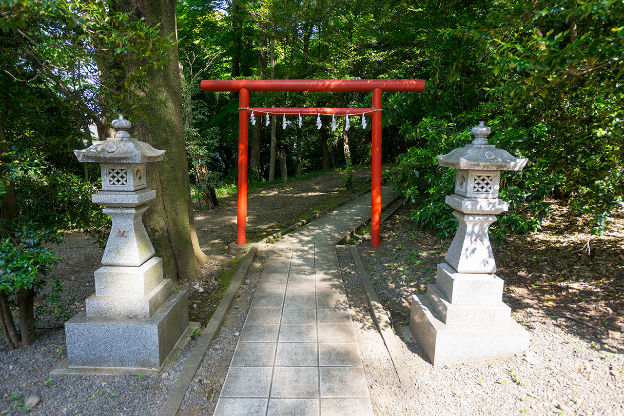 三社合殿 鳥居