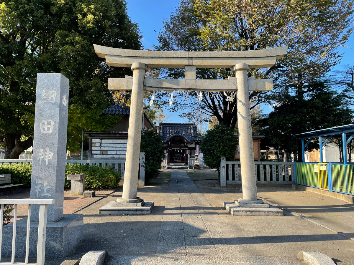 鳥居と拝殿