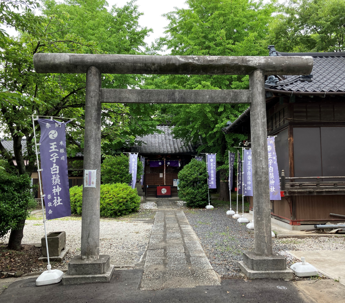 鳥居と拝殿