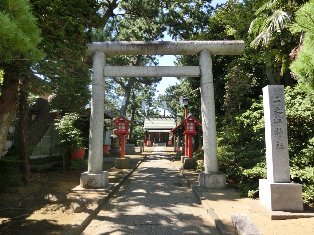 鳥居と拝殿