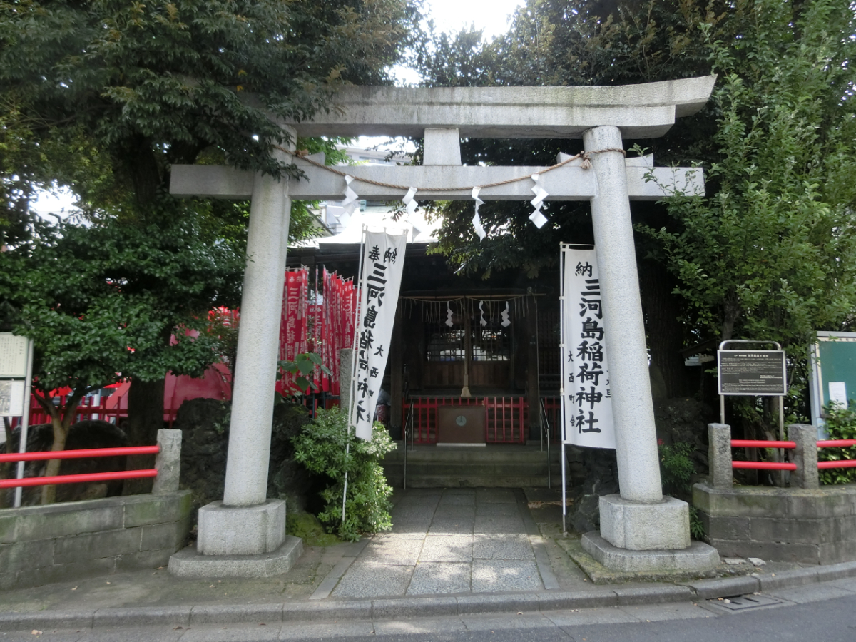 鳥居と拝殿
