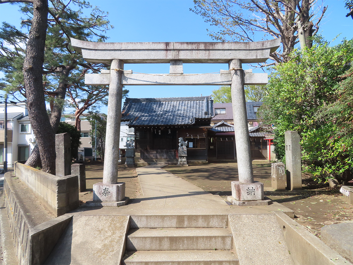 鳥居と拝殿