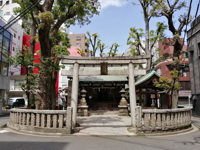 鳥居と拝殿