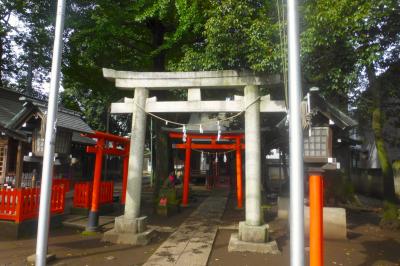 西高井戸松庵稲荷神社 鳥居と拝殿