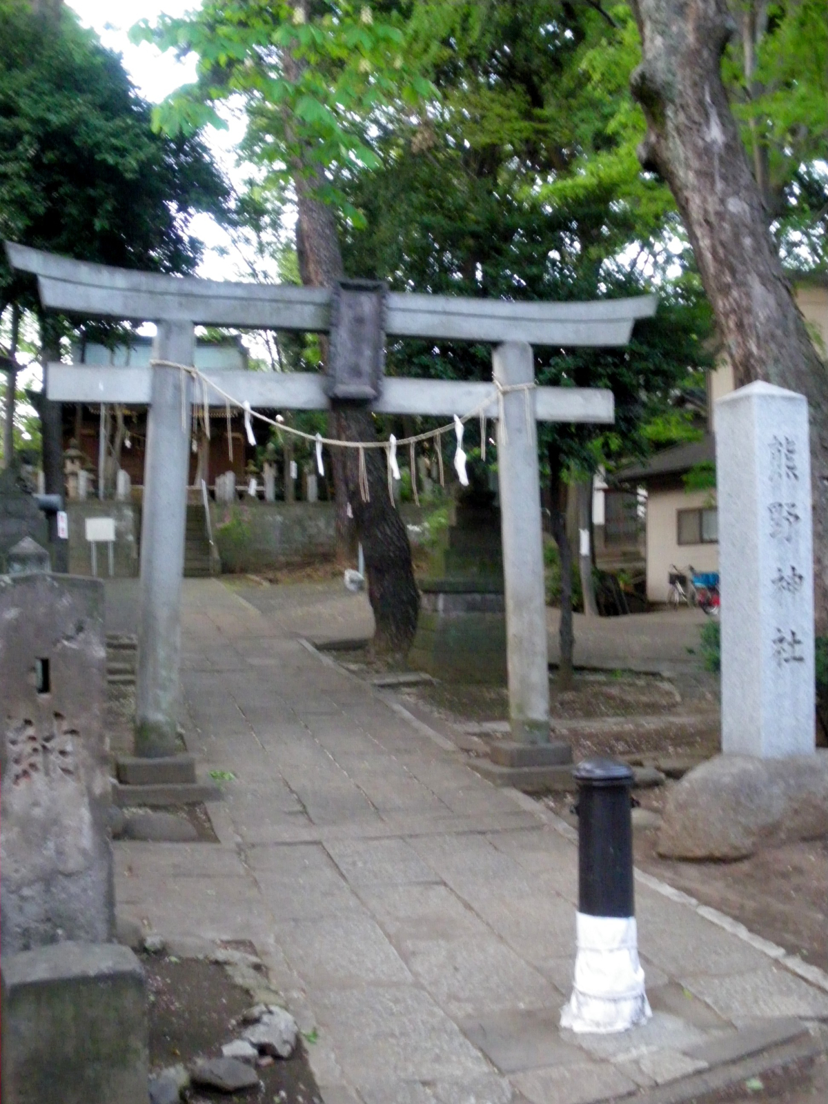 鳥居と拝殿