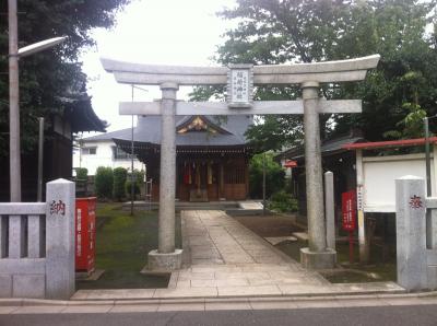 本天沼稲荷神社 鳥居と拝殿